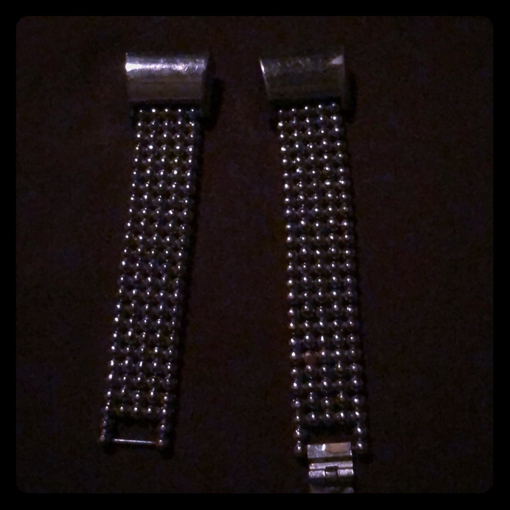Fitbit Charge2 silver colored watchband